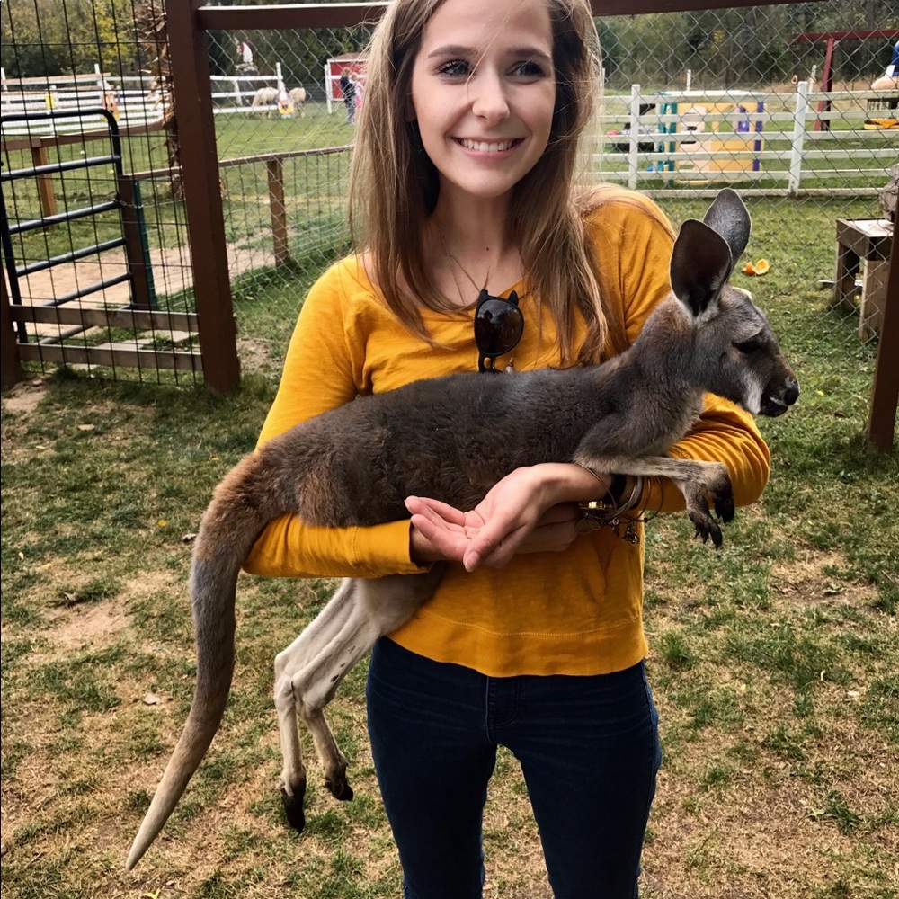 Meet your Posher, Becca